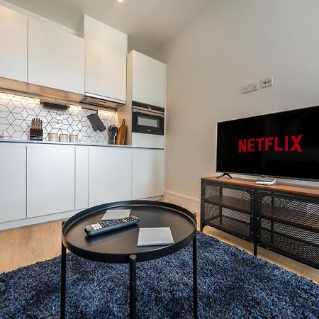 Cozy Apartments - Free Wifi And Parking Onsite Feltham エクステリア 写真
