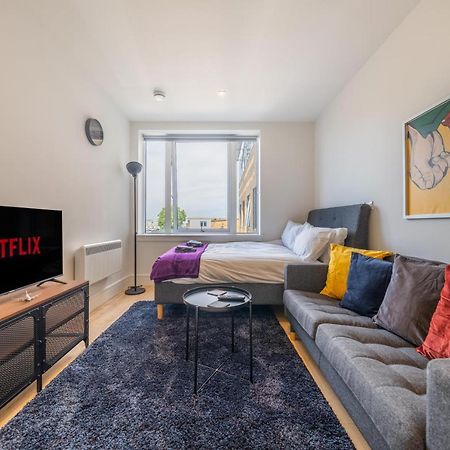Cozy Apartments - Free Wifi And Parking Onsite Feltham エクステリア 写真
