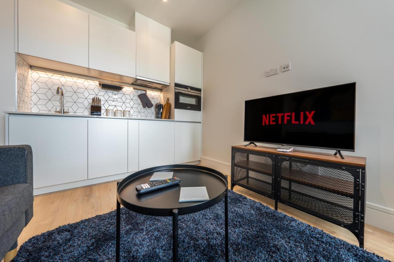 Cozy Apartments - Free Wifi And Parking Onsite Feltham エクステリア 写真