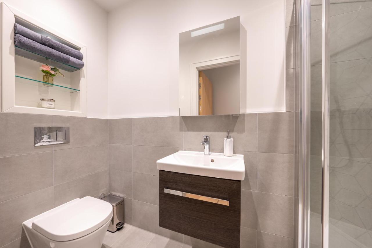 Cozy Apartments - Free Wifi And Parking Onsite Feltham エクステリア 写真