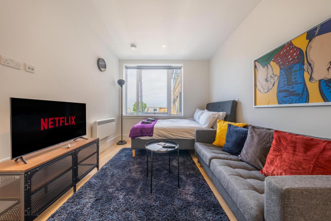 Cozy Apartments - Free Wifi And Parking Onsite Feltham エクステリア 写真