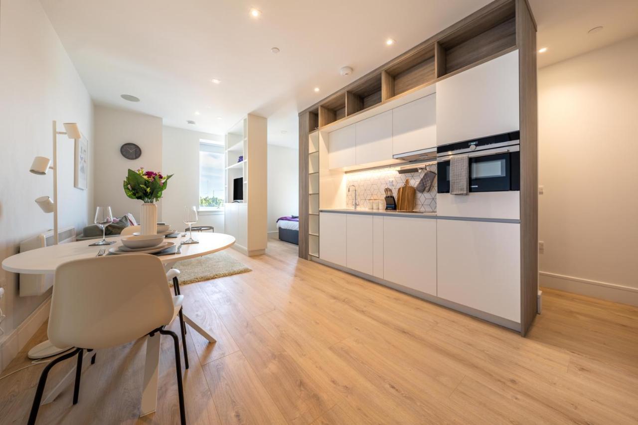 Cozy Apartments - Free Wifi And Parking Onsite Feltham エクステリア 写真