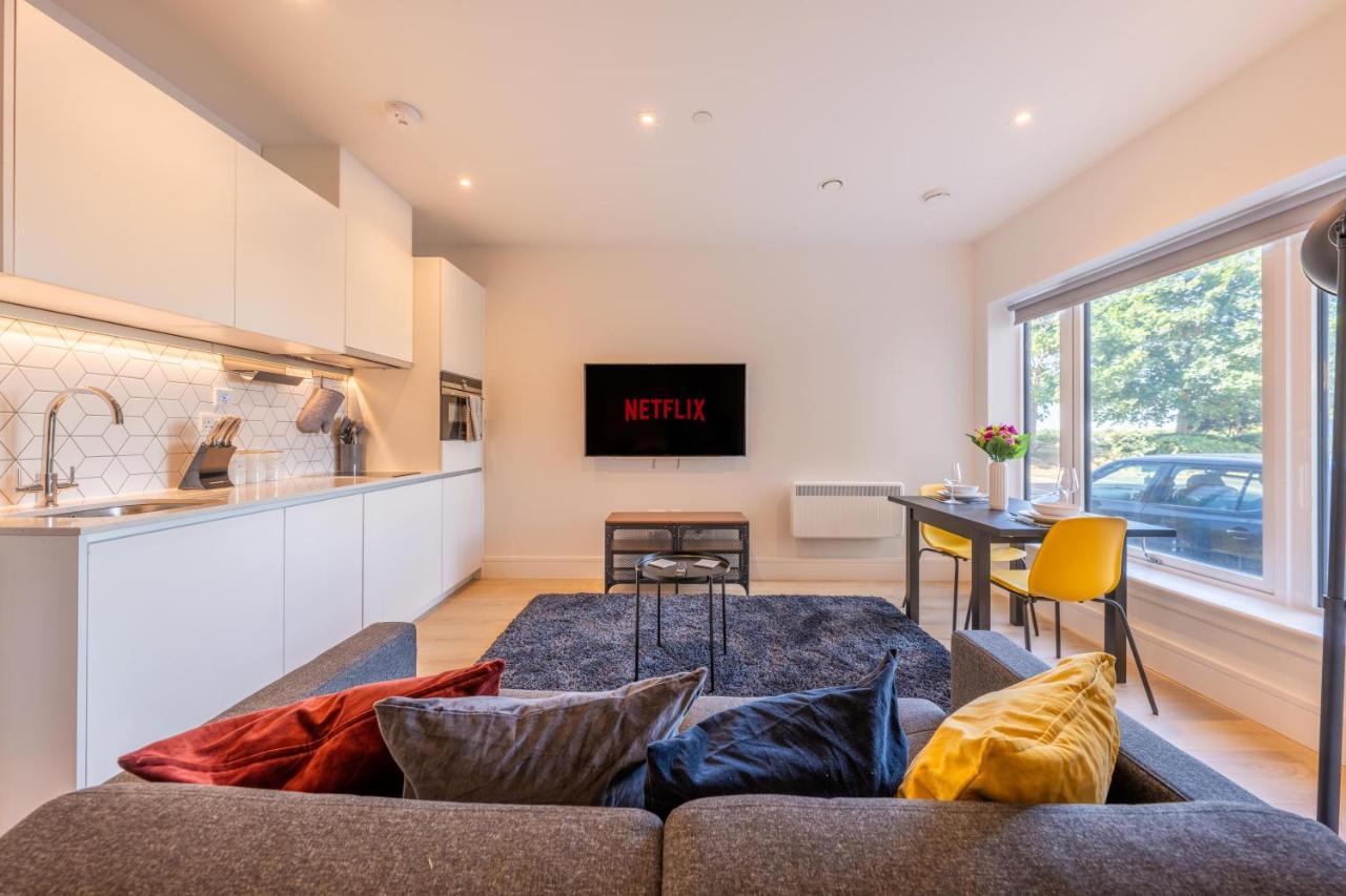 Cozy Apartments - Free Wifi And Parking Onsite Feltham エクステリア 写真