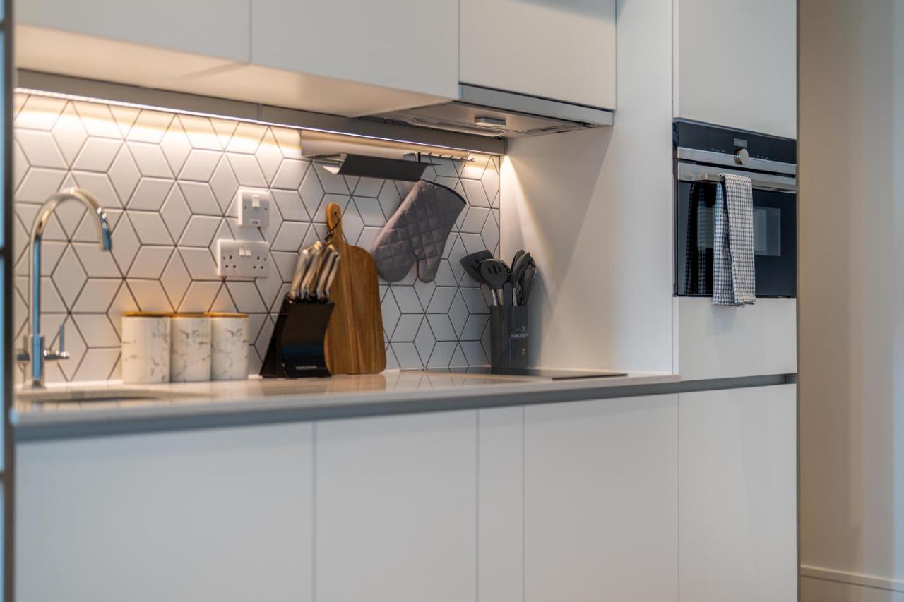 Cozy Apartments - Free Wifi And Parking Onsite Feltham エクステリア 写真
