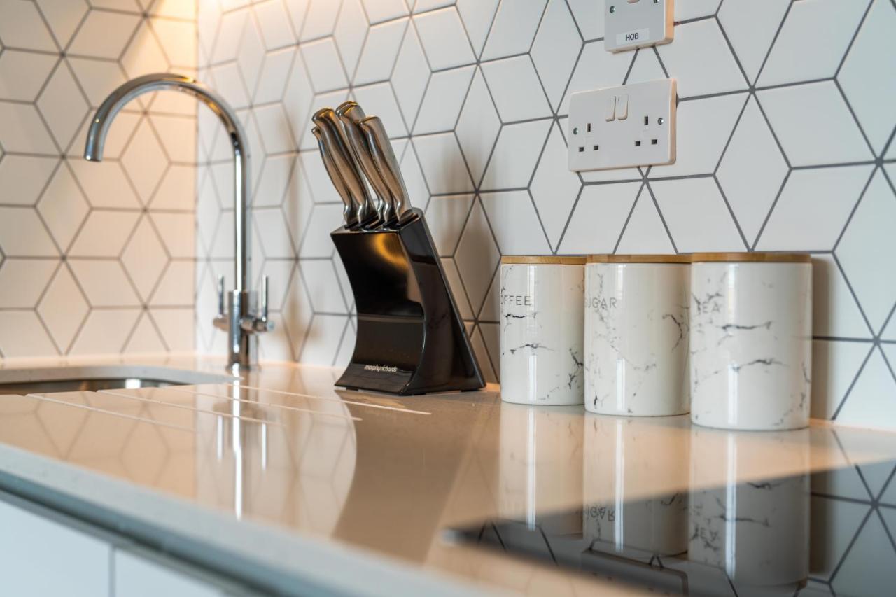 Cozy Apartments - Free Wifi And Parking Onsite Feltham エクステリア 写真