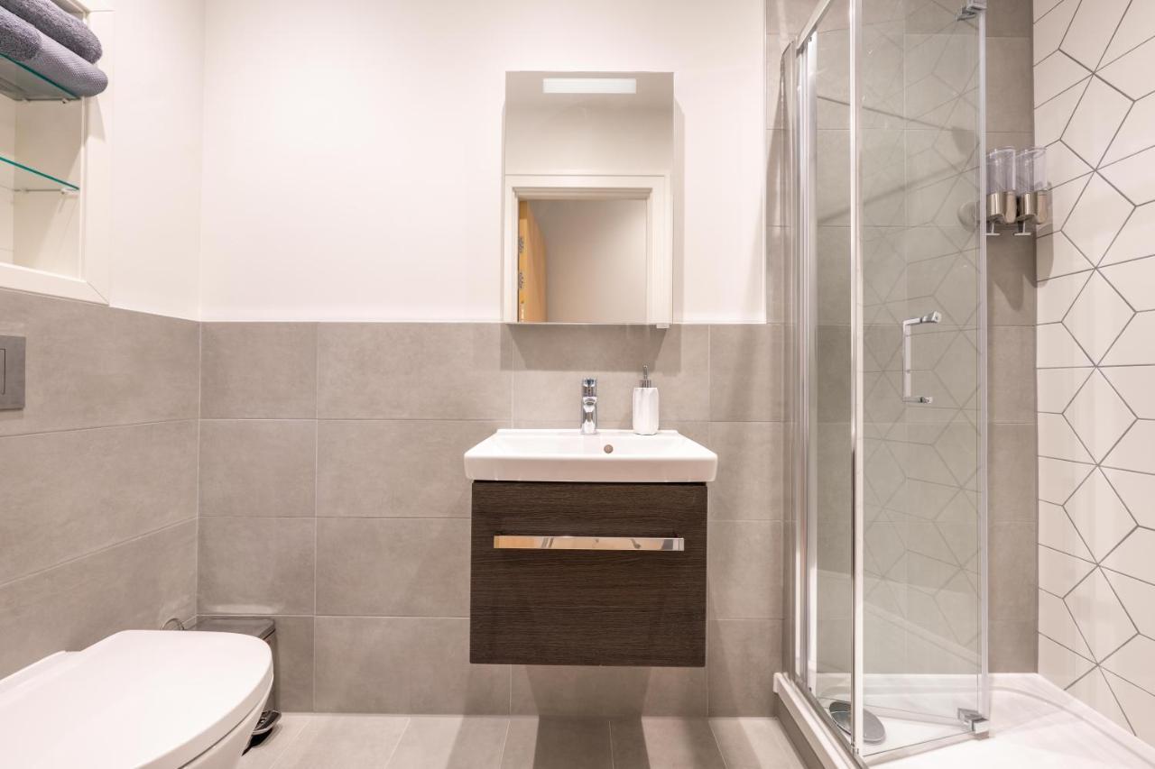Cozy Apartments - Free Wifi And Parking Onsite Feltham エクステリア 写真