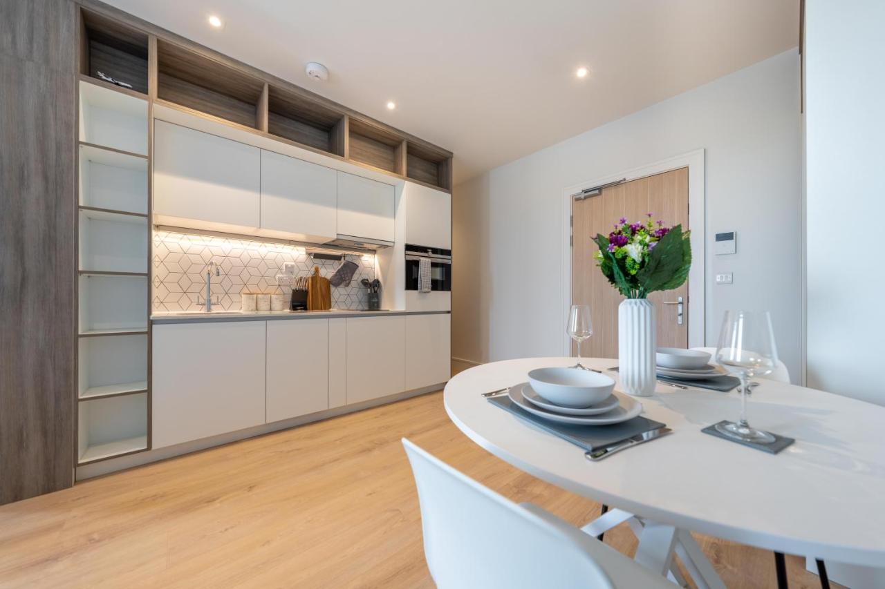 Cozy Apartments - Free Wifi And Parking Onsite Feltham エクステリア 写真