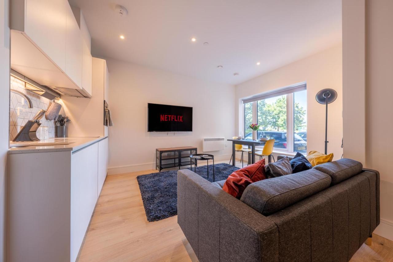 Cozy Apartments - Free Wifi And Parking Onsite Feltham エクステリア 写真