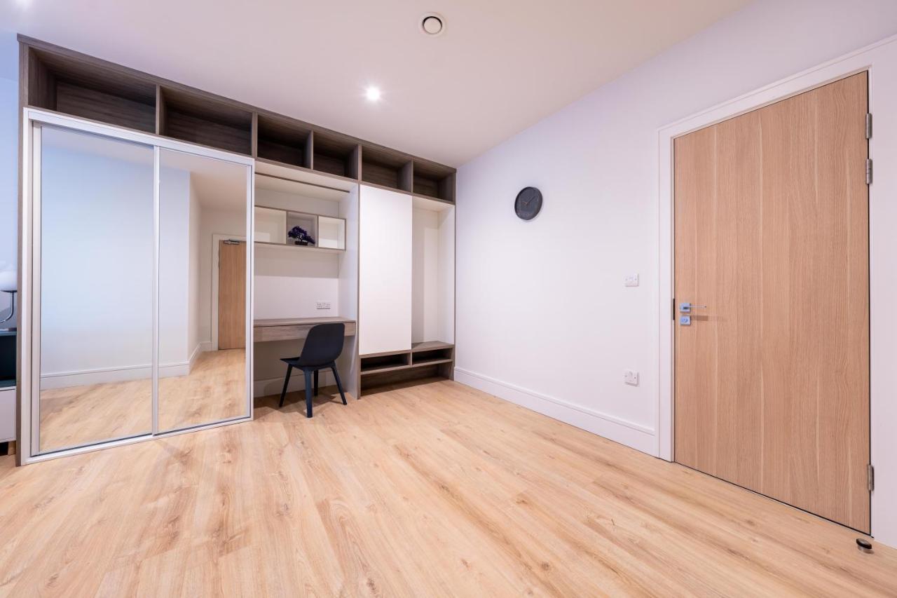 Cozy Apartments - Free Wifi And Parking Onsite Feltham エクステリア 写真