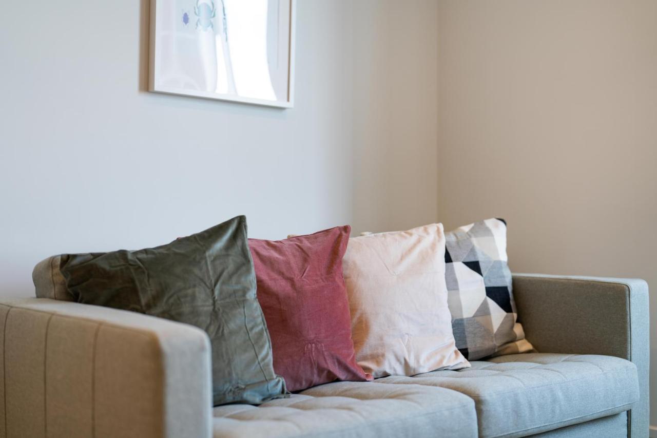 Cozy Apartments - Free Wifi And Parking Onsite Feltham エクステリア 写真