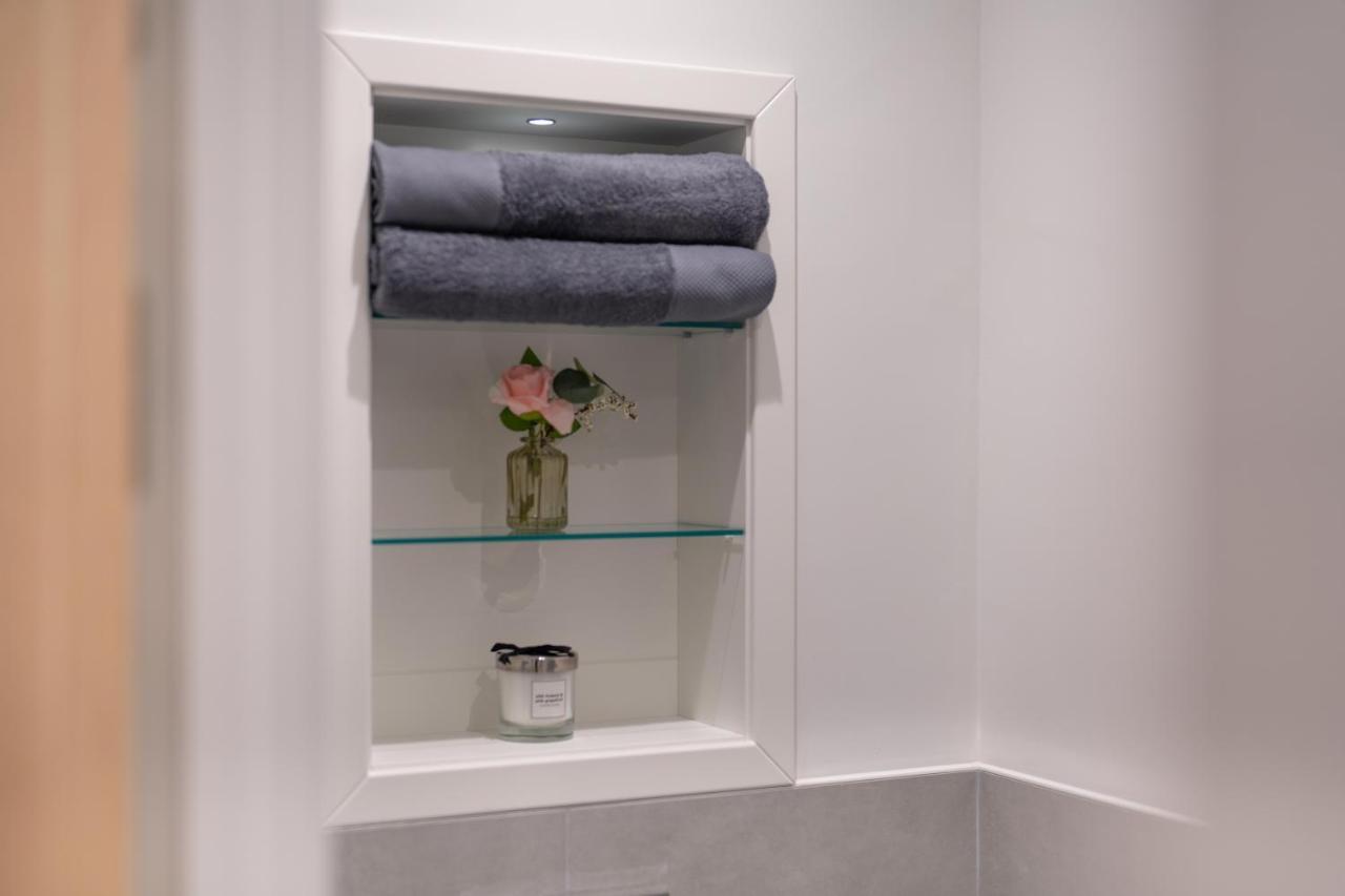 Cozy Apartments - Free Wifi And Parking Onsite Feltham エクステリア 写真