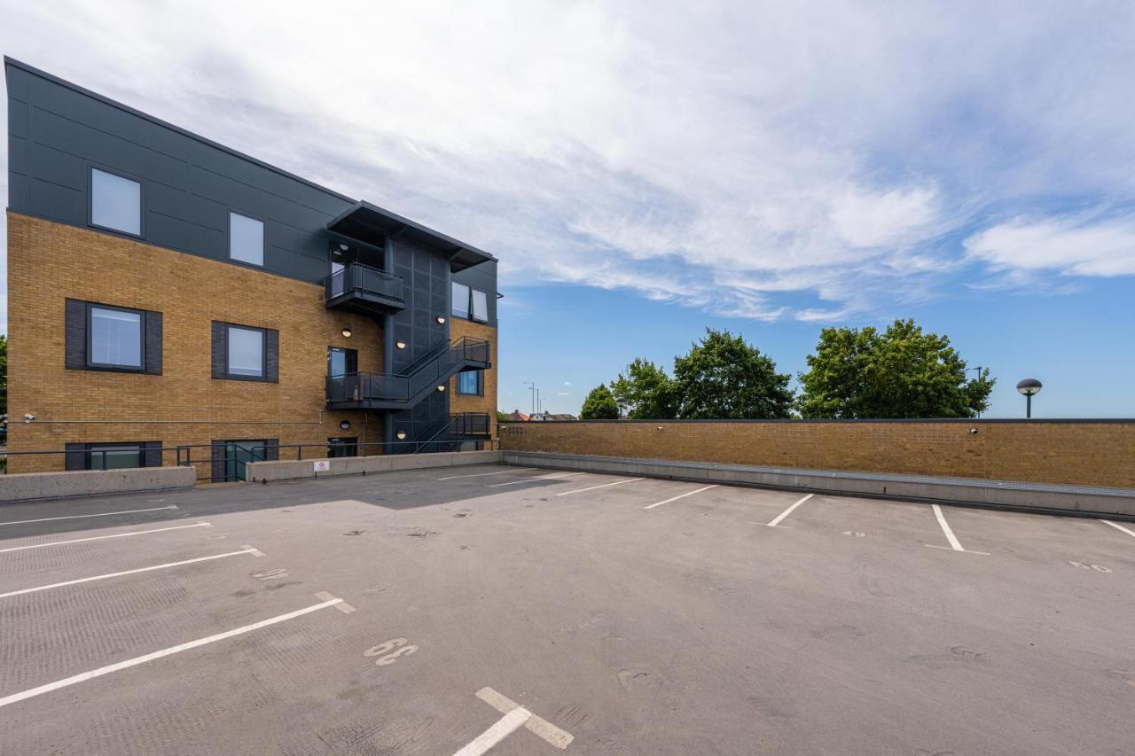 Cozy Apartments - Free Wifi And Parking Onsite Feltham エクステリア 写真